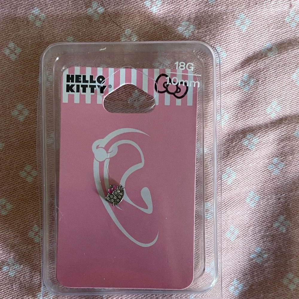 Hello Kitty ear stud - Picture 1 of 1